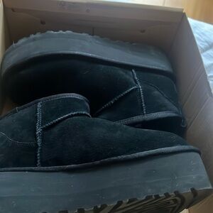 Ultra mini platform UGG in black